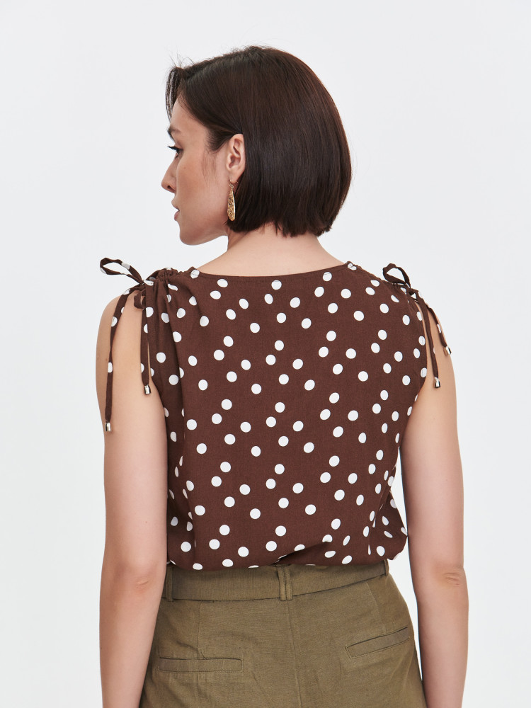 Brązowa bluzka z printem w grochy 