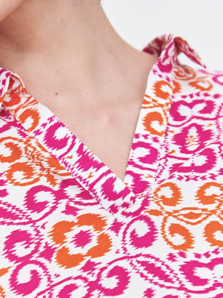 Bluzka z grafiką w kolorze różowo-pomarańczowym 