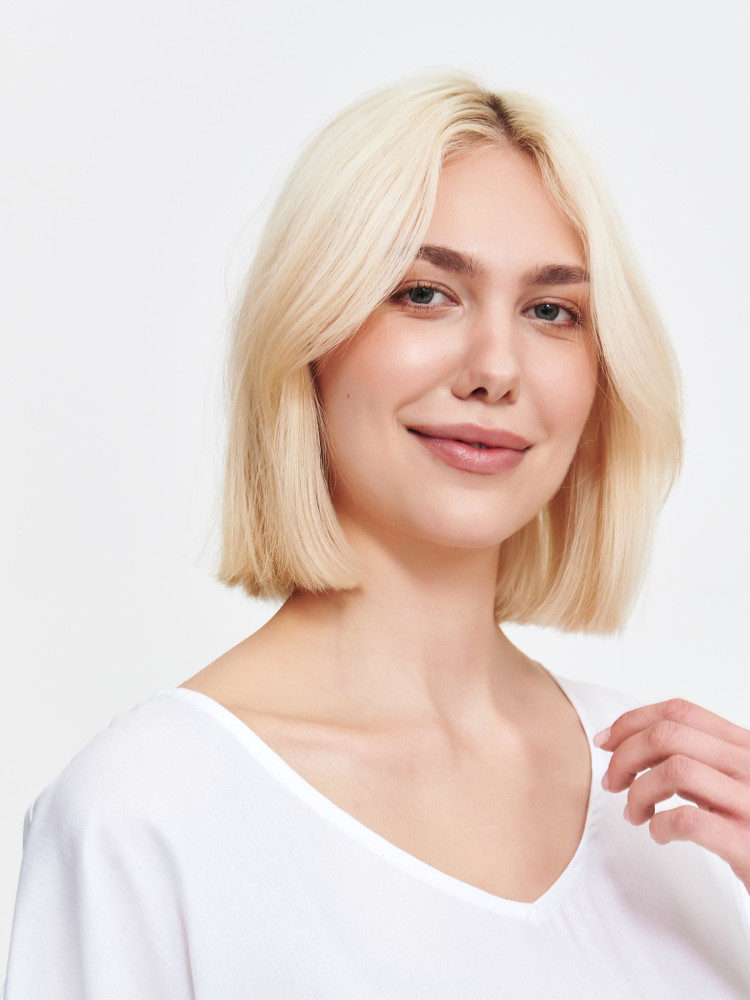 Zwiewna biała bluzka z wiązaniem 