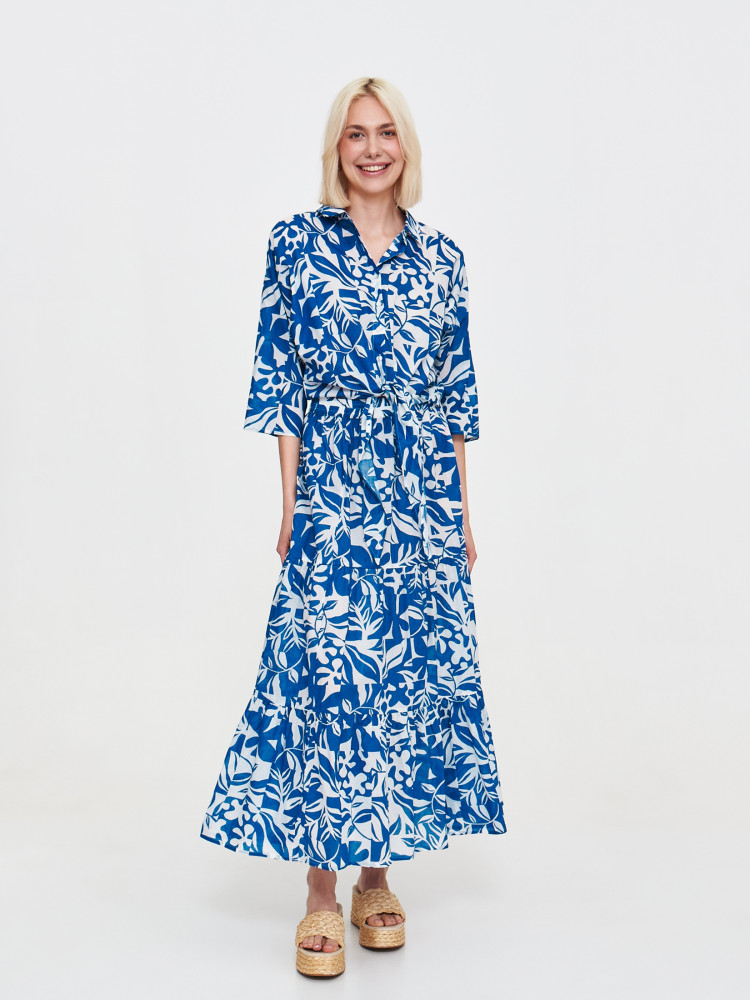 Niebiesko-biała bluzka z wiązaniem u dołu 