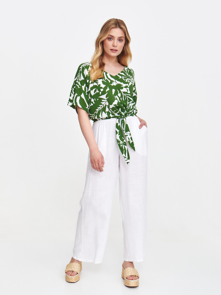 Bluzka z printem w zielone kwiaty 