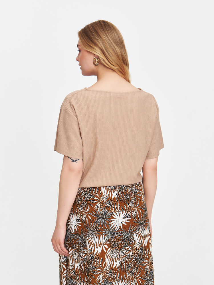 Beżowa bluza z krótkim rękawem 