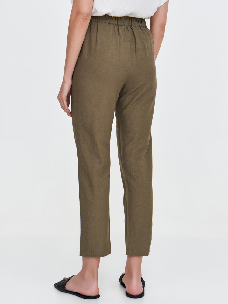 Ciemnozielone spodnie w stylu casual 