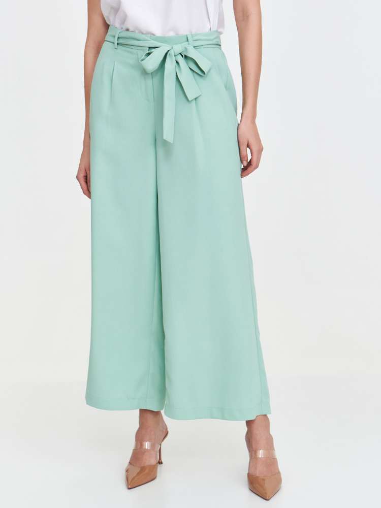 Miętowe spodnie z szeroką nogawką 