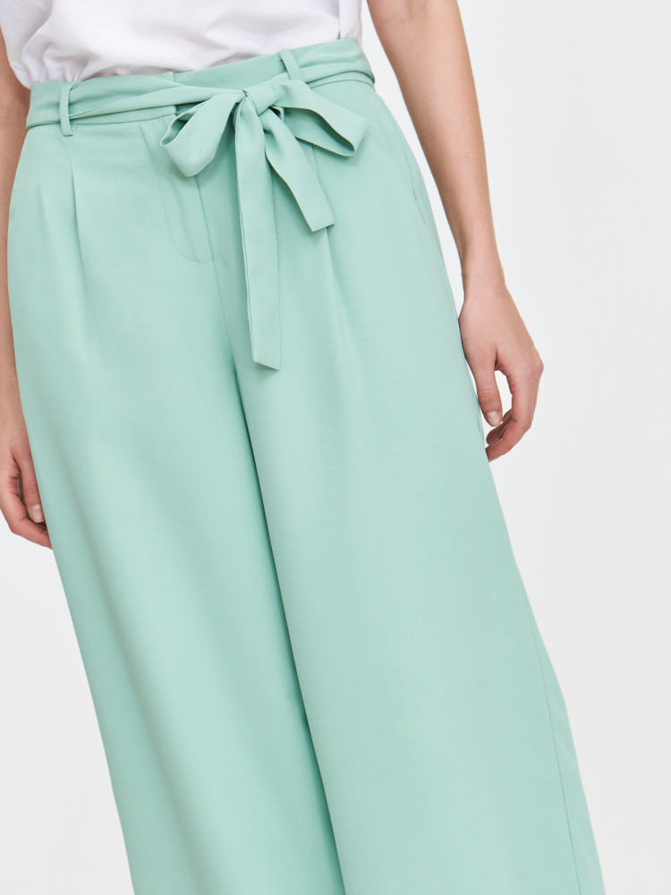 Miętowe spodnie z szeroką nogawką 