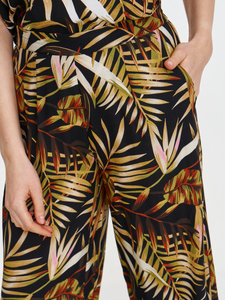 Wiskozowe spodnie z tropikalnym wzorem 