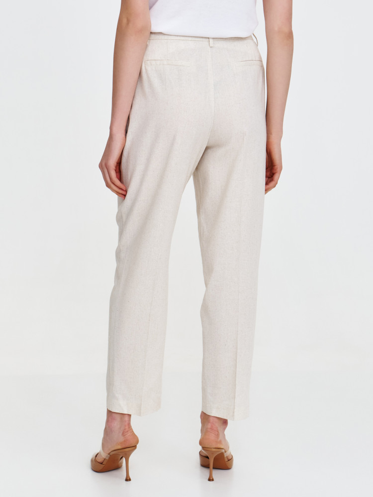 Beżowe spodnie w kant z domieszką lnu 