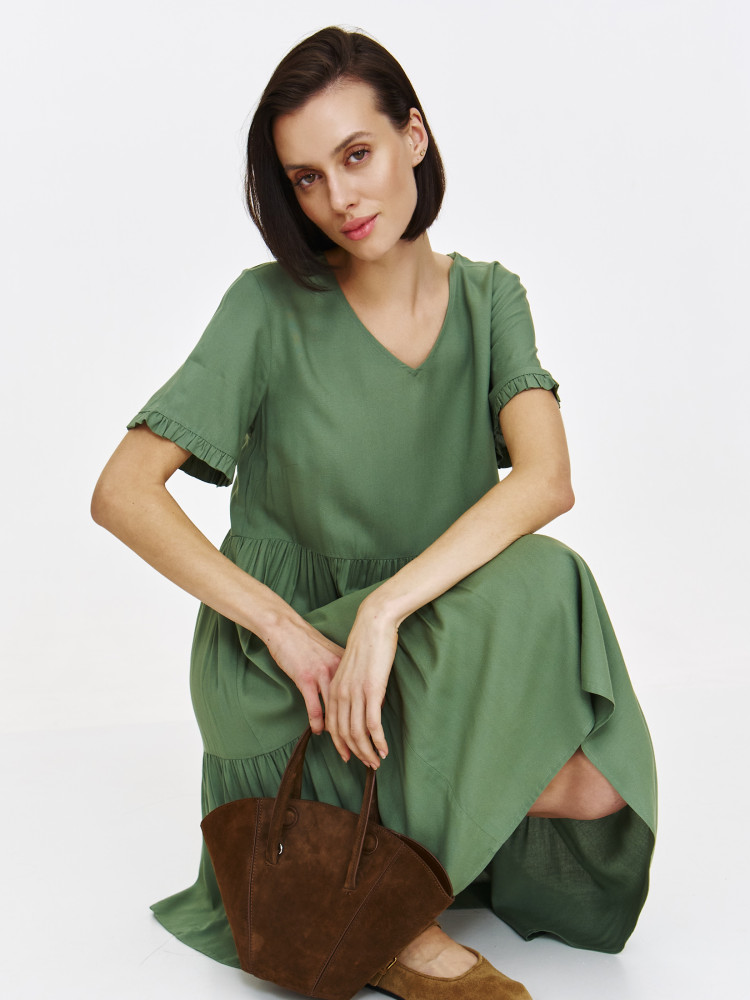 Zielona sukienka z falbanami o luźnym fasonie  Zielona sukienka z falbanami o luźnym fasonie