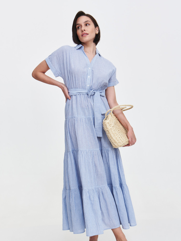 Długa sukienka koszulowa z falbaniastym dołem  Długa sukienka koszulowa z falbaniastym dołem