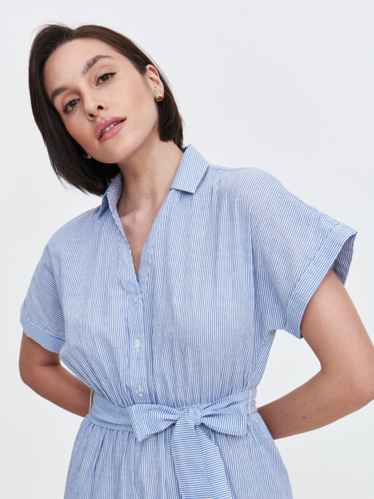 Długa sukienka koszulowa z falbaniastym dołem  Długa sukienka koszulowa z falbaniastym dołem