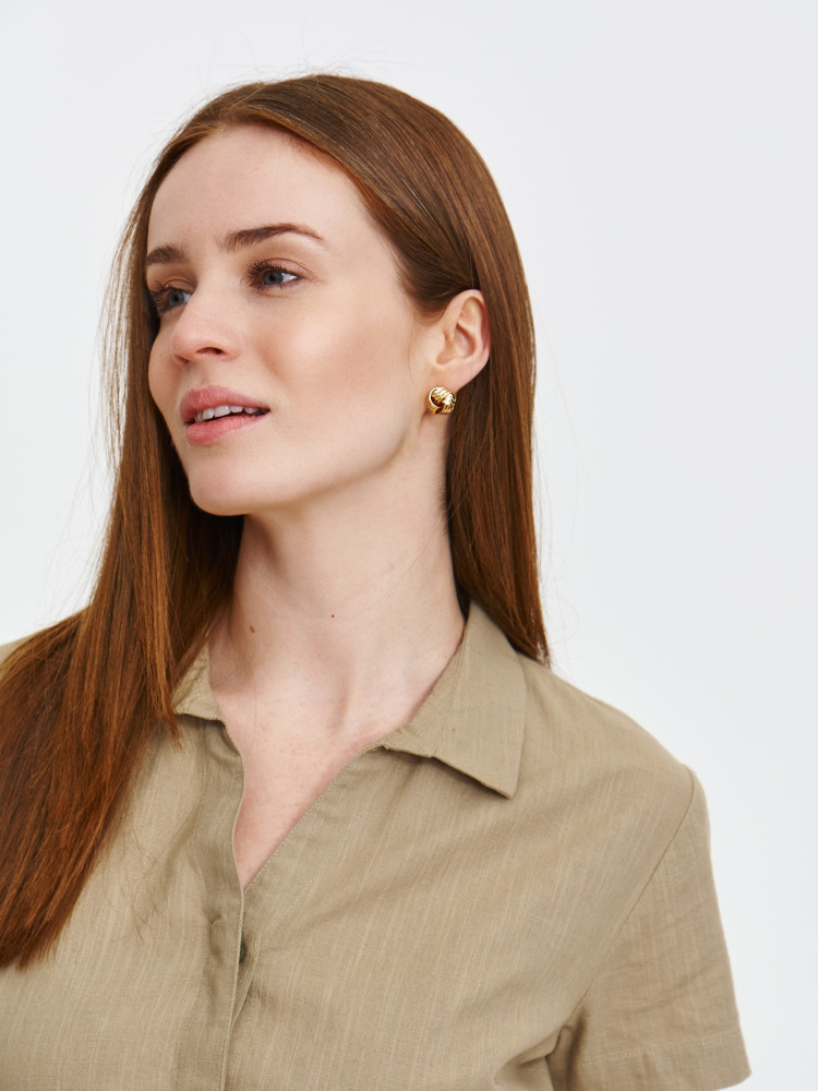 Koszulowa sukienka midi w kolorze zielonym 