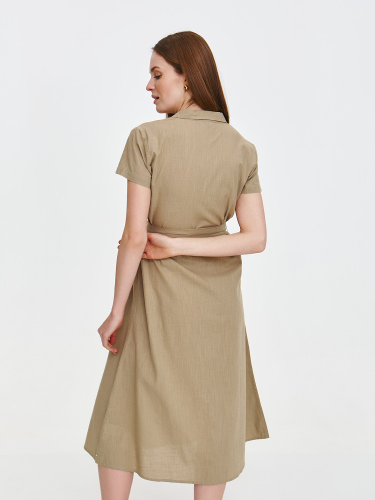 Koszulowa sukienka midi w kolorze zielonym 