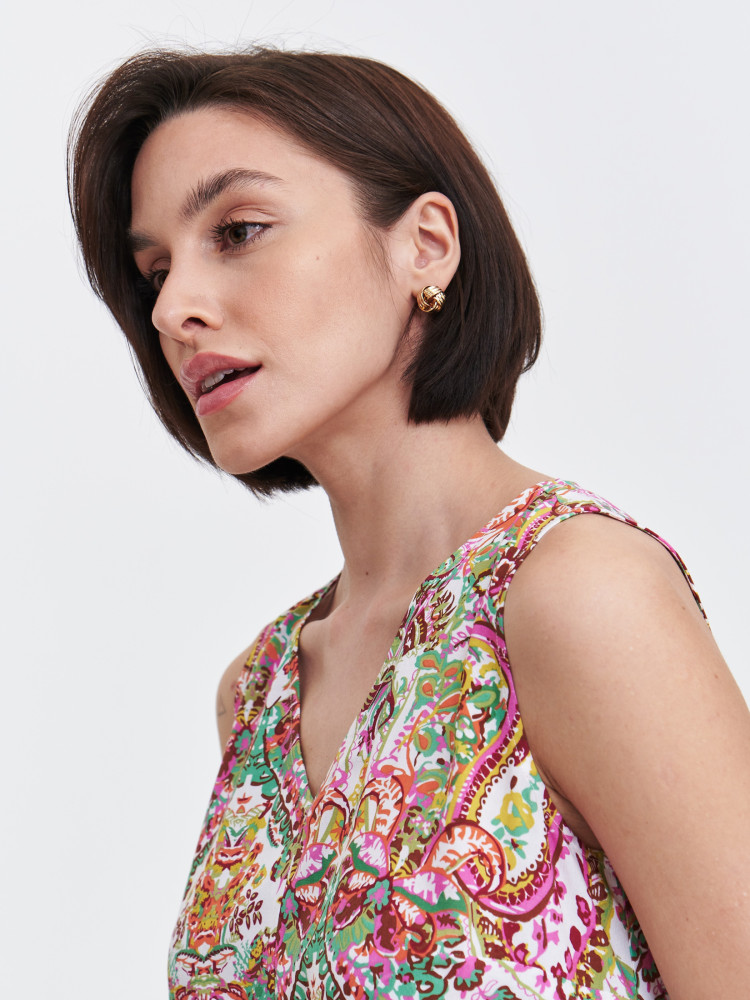 Sukienka z printem w pastelowych kolorach 