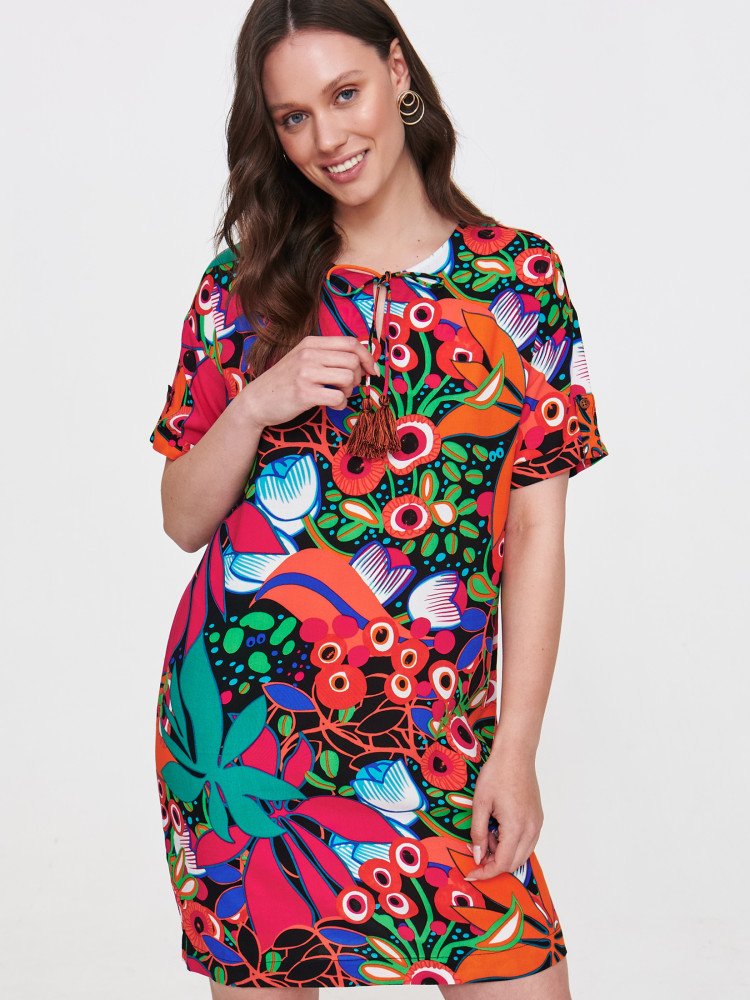 Sukienka z kolorowym printem 