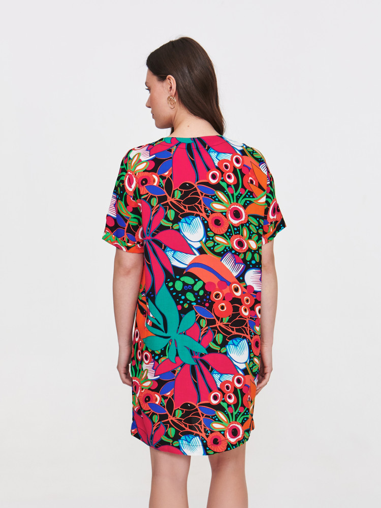 Sukienka z kolorowym printem 