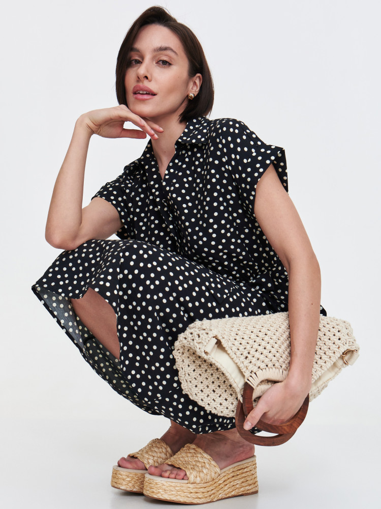 Czarna szmizjerka z printem w kropki  Czarna szmizjerka z printem w kropki
