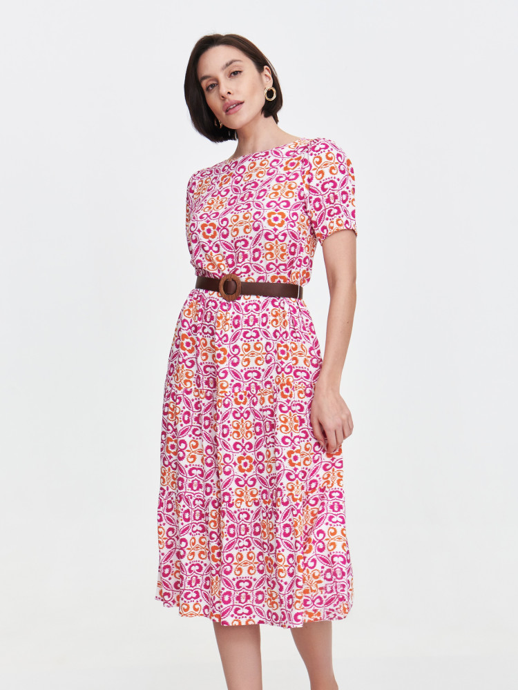 Sukienka z printem w kolorze różowym 