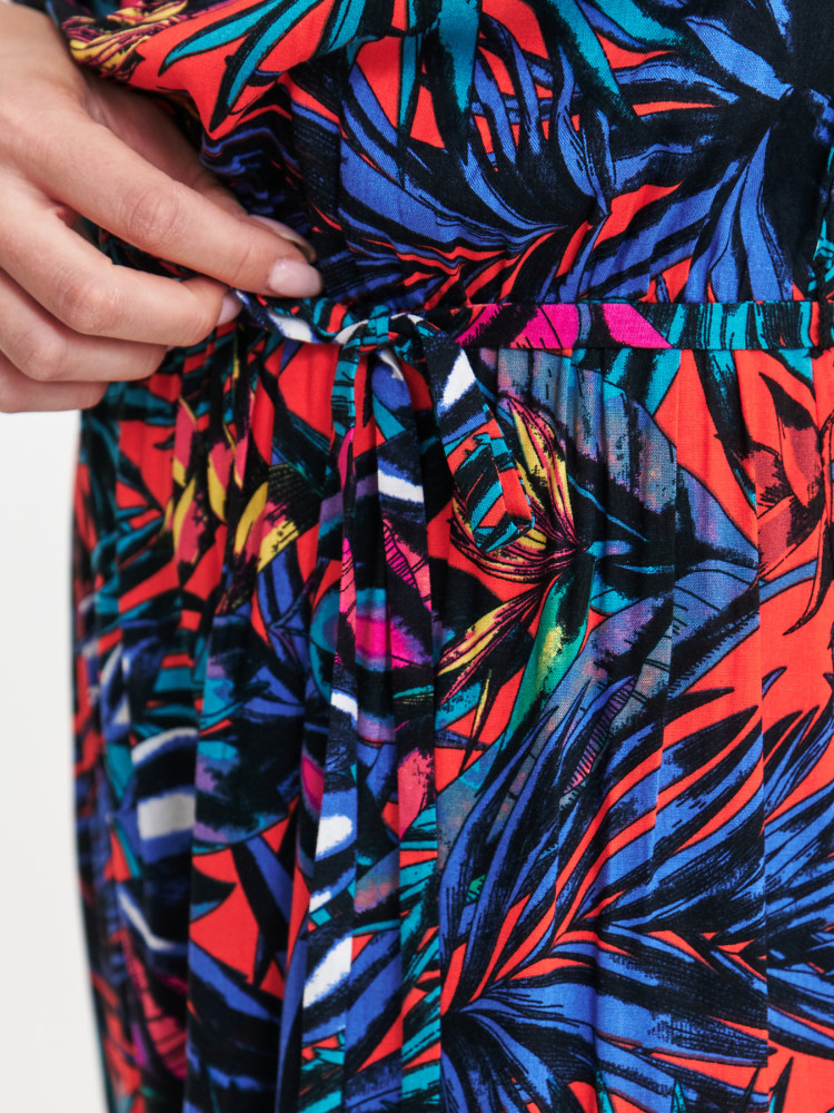 Sukienka o długości maxi z tropikalnym motywem 