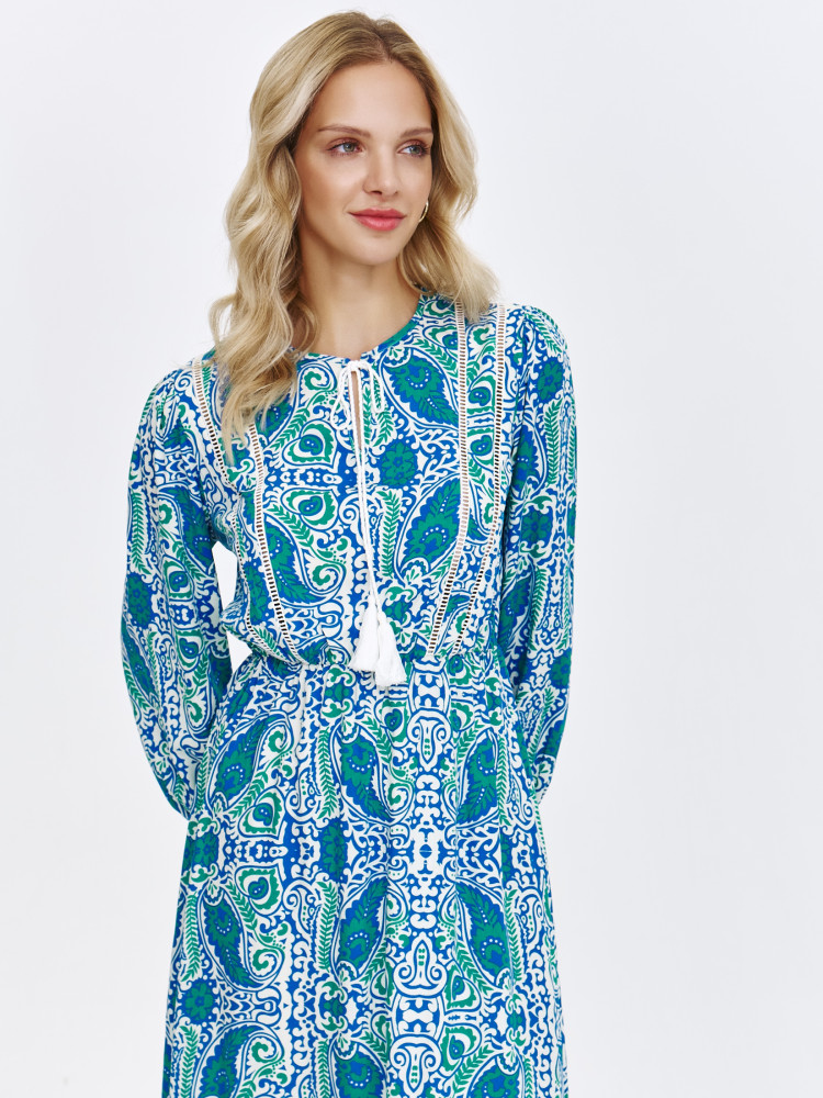 Wzorzysta sukienka midi z wiązaniem przy dekolcie 