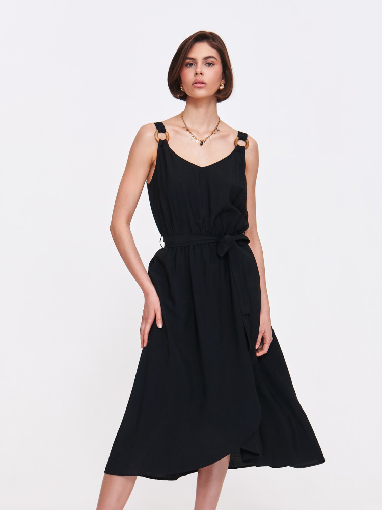 Czarna sukienka z kieszeniami 