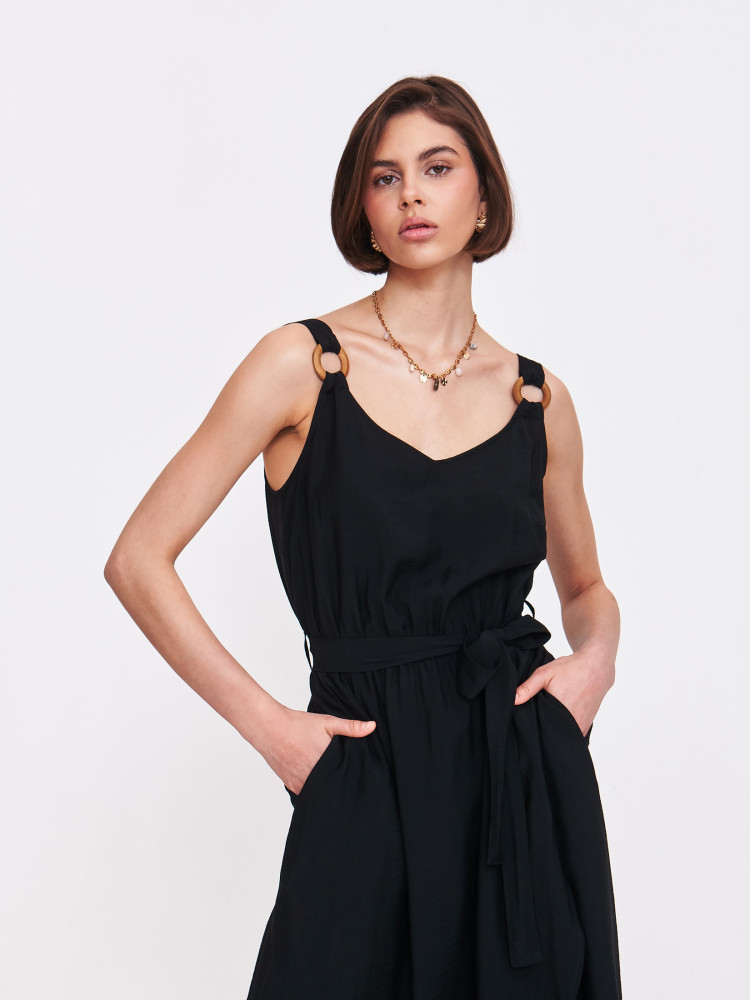 Czarna sukienka z kieszeniami 