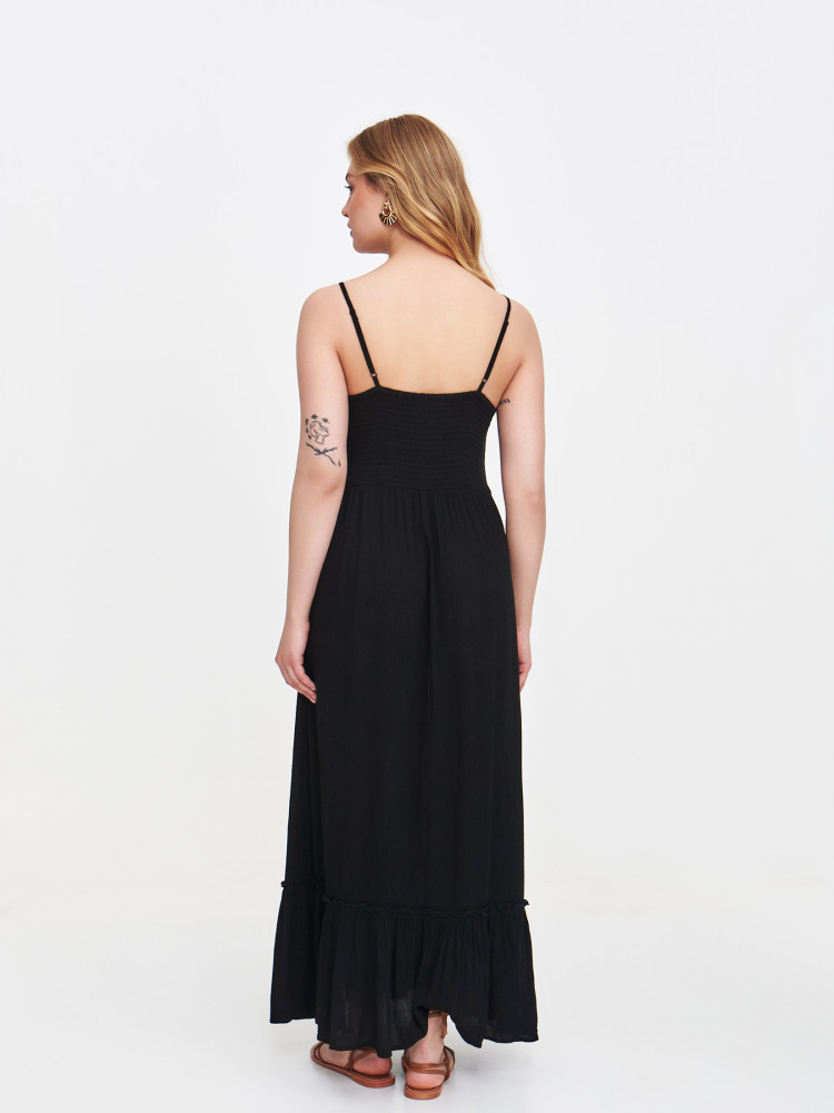 Czarna sukienka z haftowaną górą 