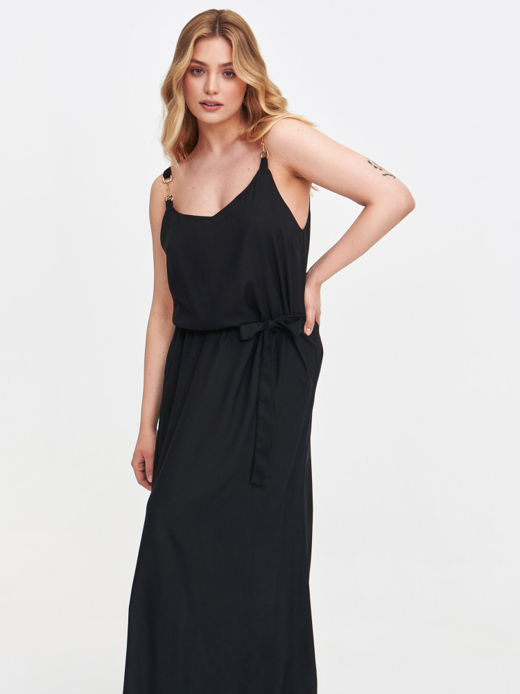 Czarna długa sukienka z wiązaniem w talii