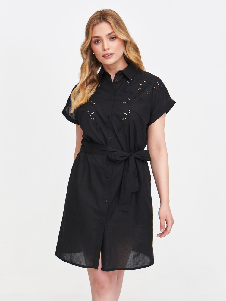 Czarna sukienka z haftem angielskim 