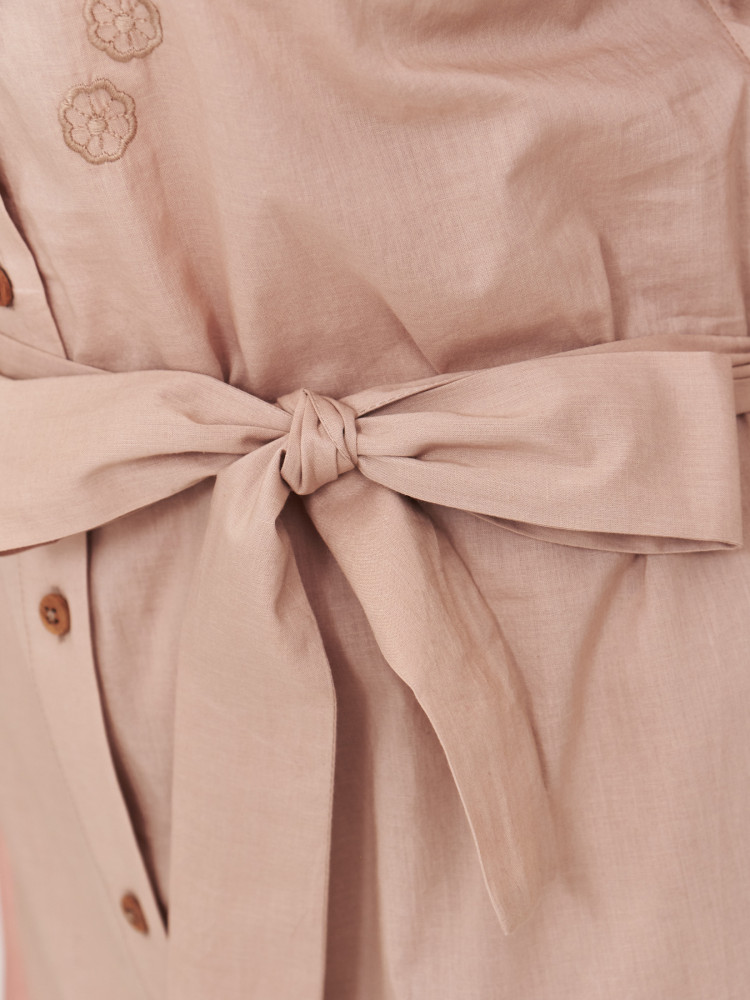 Beżowa sukienka z haftem angielskim 