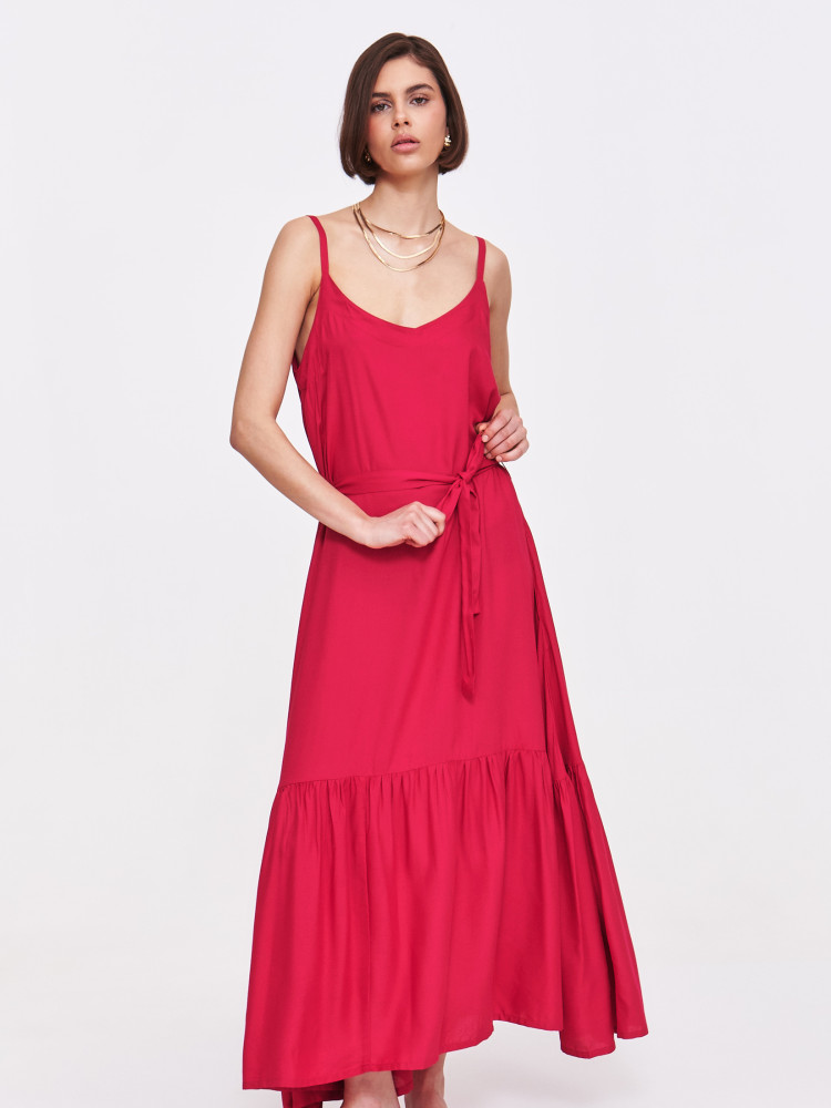 Zwiewna maxi sukienka w różowym kolorze 