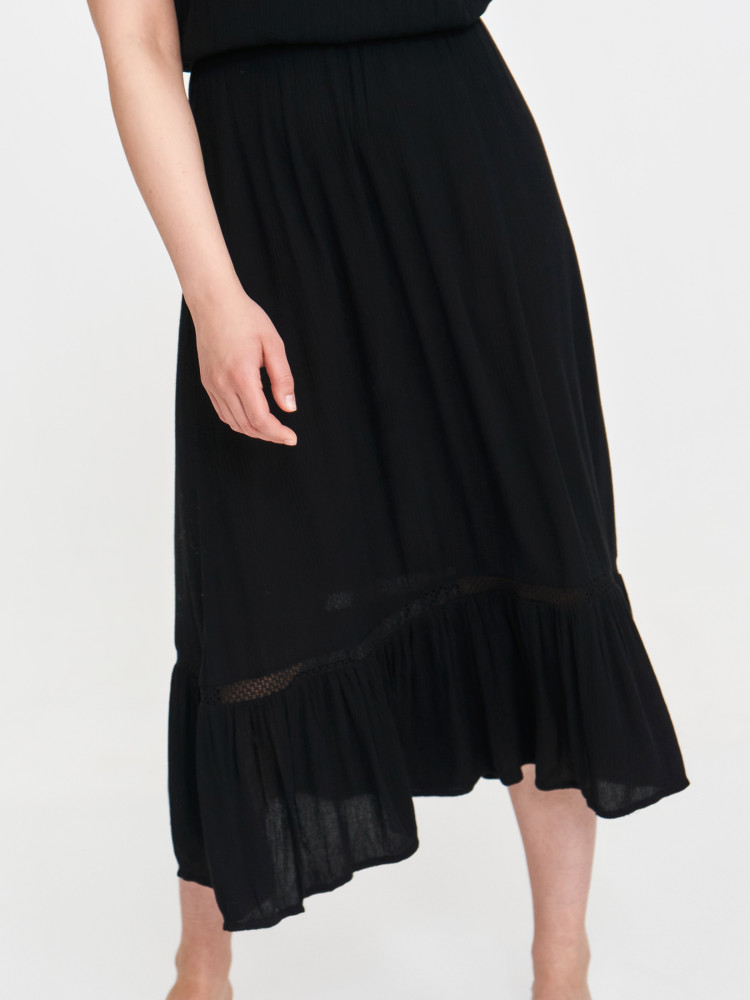 Czarna sukienka typu hiszpanka 