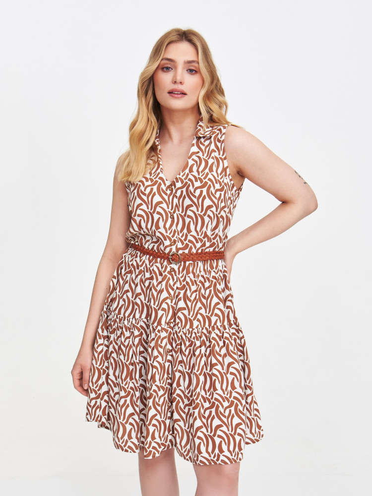 Wzorzysta sukienka z plecionym paskiem 