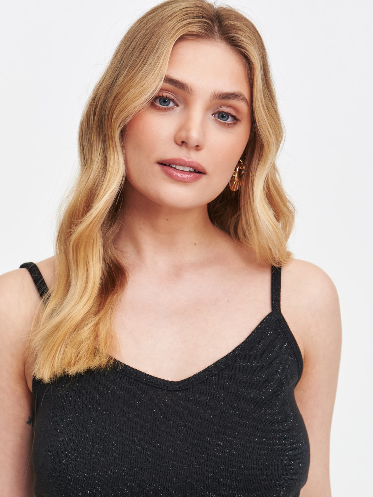 Top na ramiączkach z metalizowaną nicią 