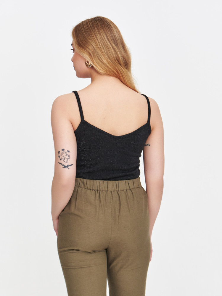 Top na ramiączkach z metalizowaną nicią 