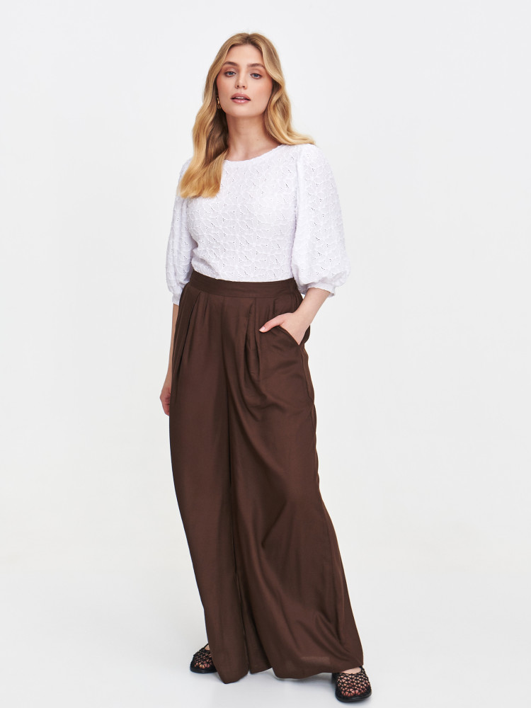 Biała bluzka z ozdobnym haftem 