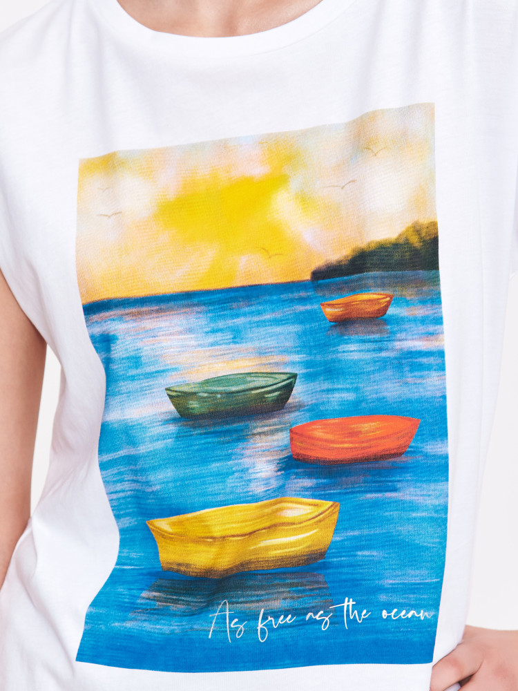 Biały t-shirt z artystycznym nadrukiem 