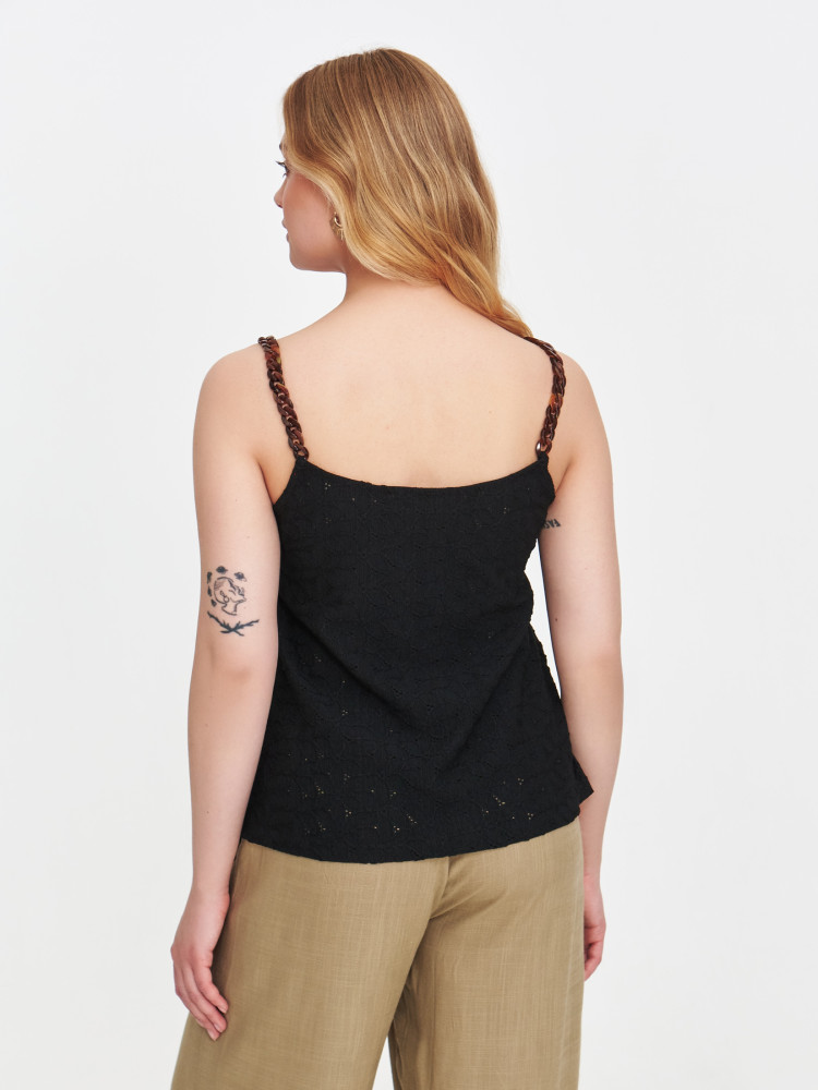 Czarny top z haftowanymi elementami  Czarny top z haftowanymi elementami