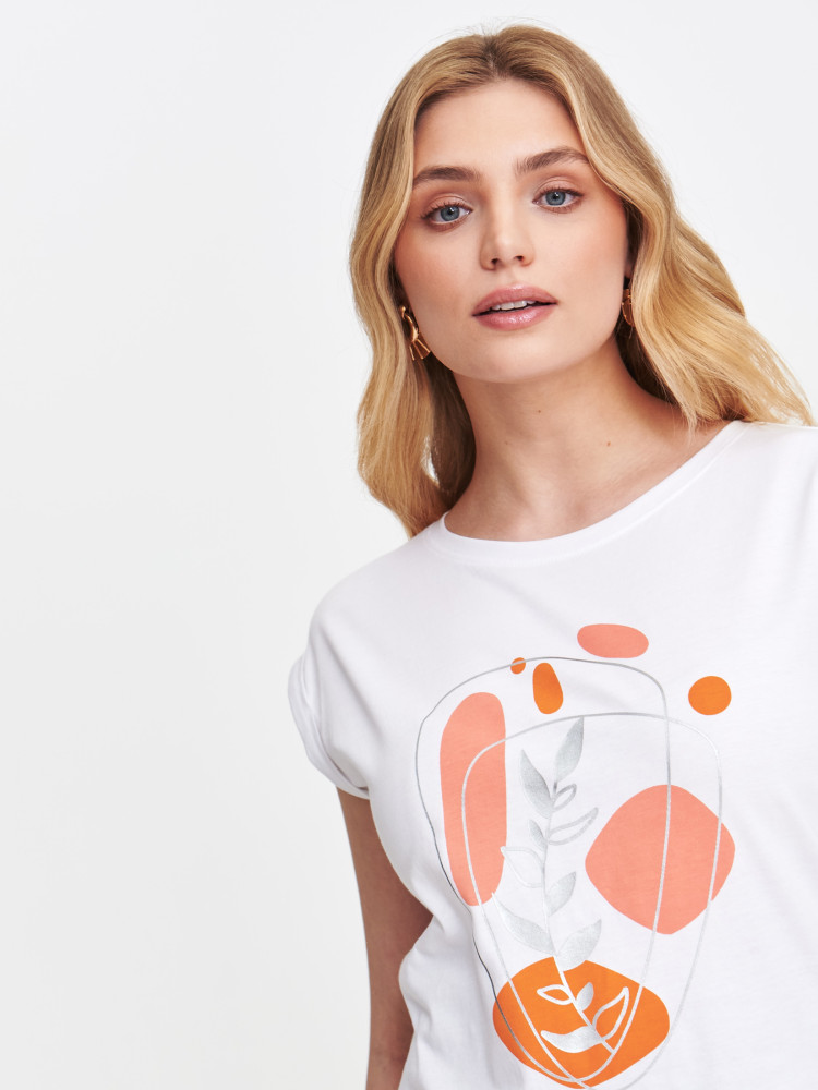 T-shirt z nowoczesnym nadrukiem 