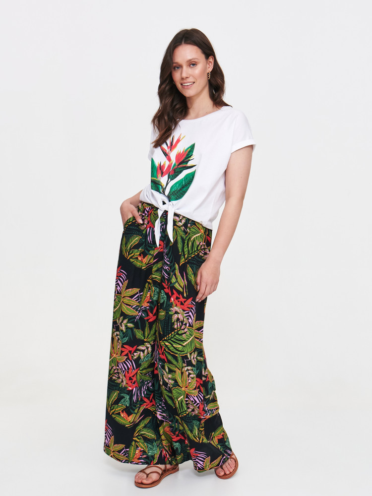 Top z nadrukiem z kwiatem