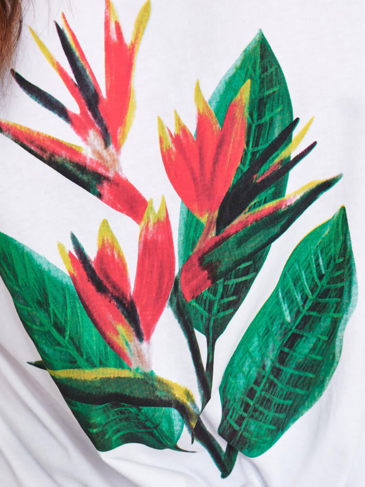 Top z nadrukiem z kwiatem