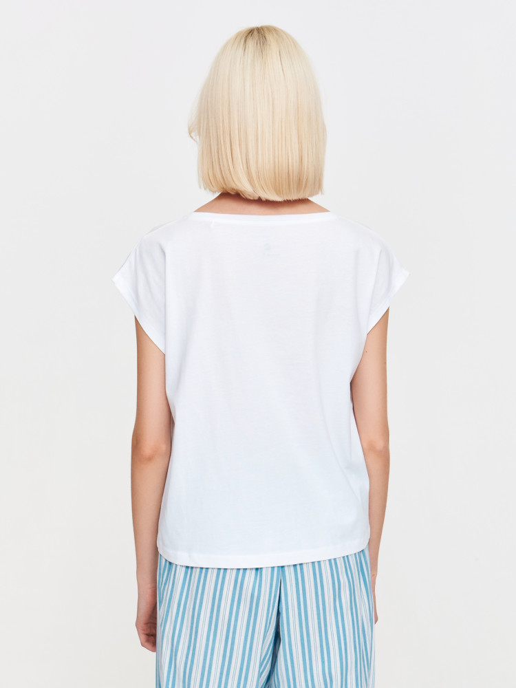 Biały t-shirt z wakacyjnym motywem 