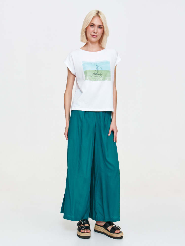 Biały t-shirt z subtelnym nadrukiem 