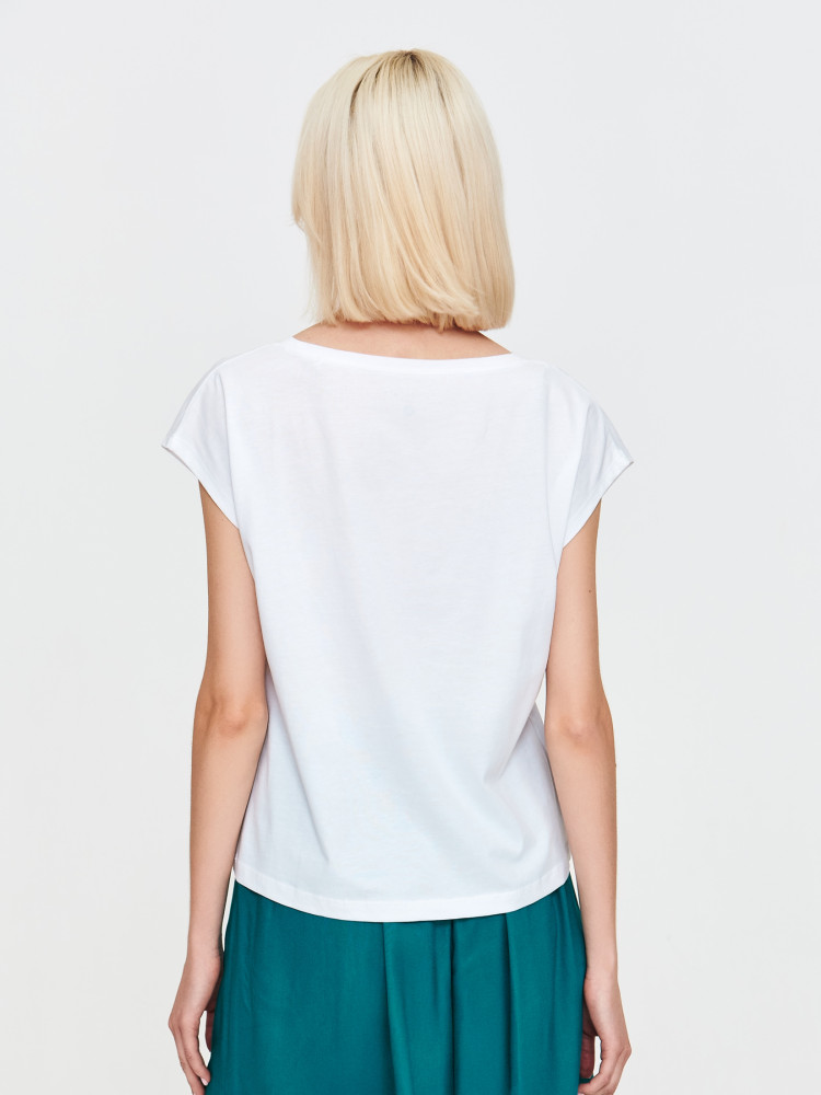 Biały t-shirt z subtelnym nadrukiem 