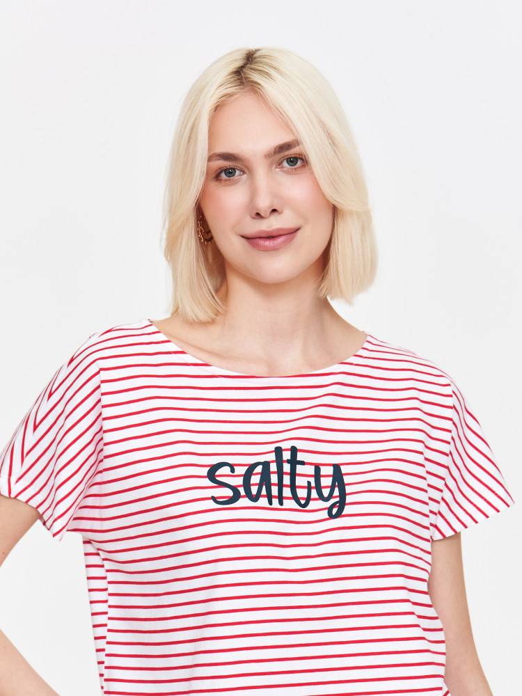 Top w czerwone paski z napisem 