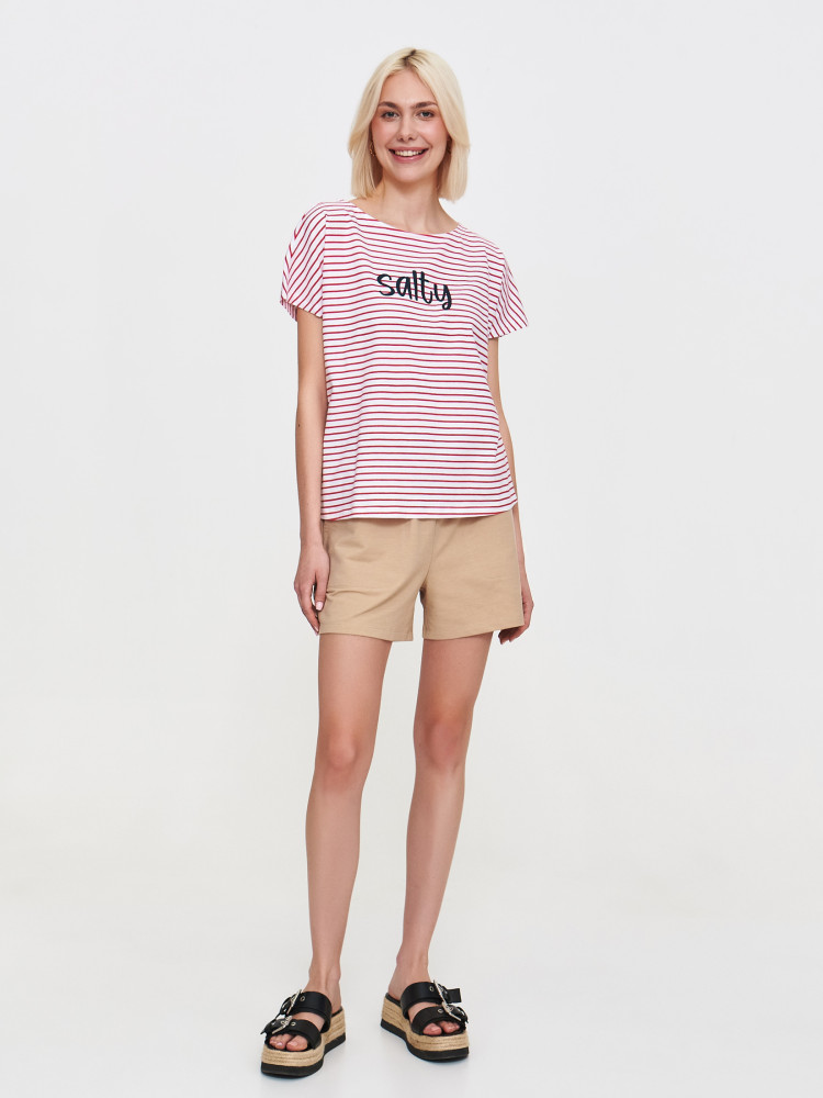 Top w czerwone paski z napisem 