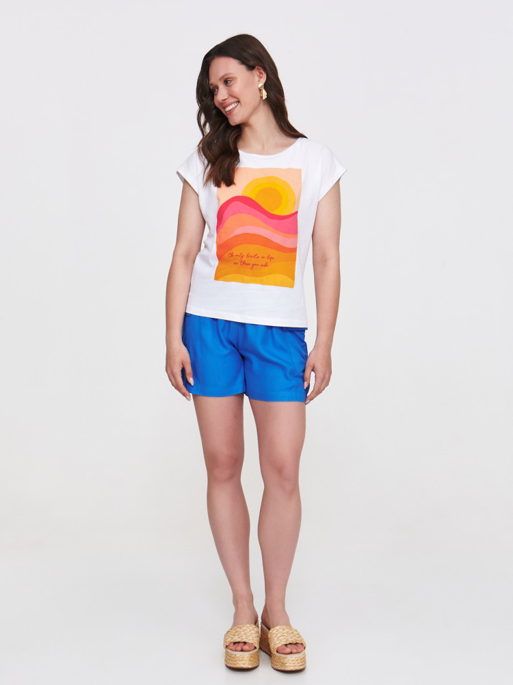 Top o prostym kroju z nadrukiem 