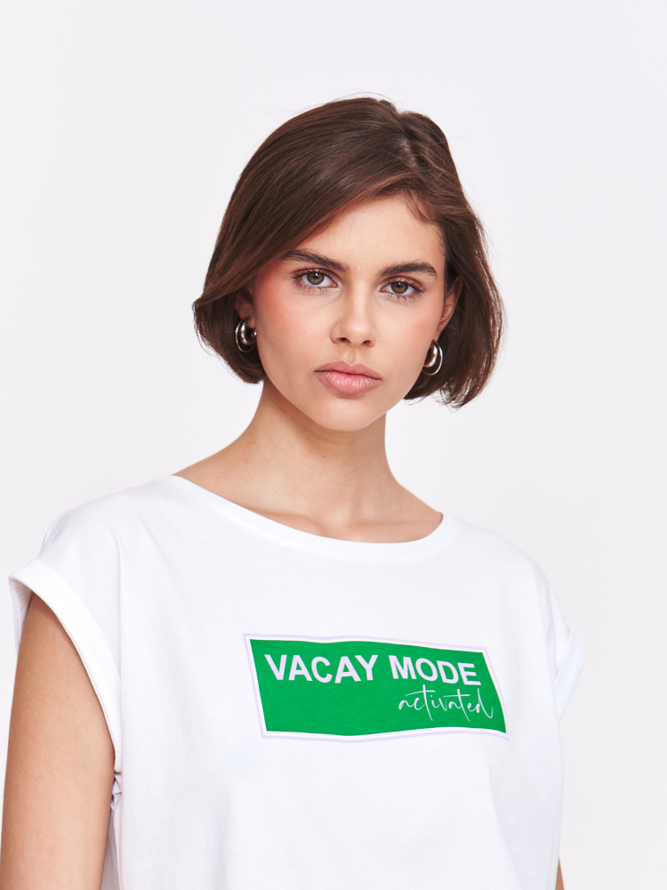 T-shirt z wakacyjnym motto 