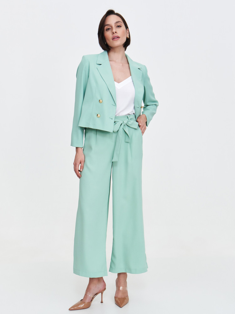 Krótki dwurzędowy żakiet w kolorze miętowym 