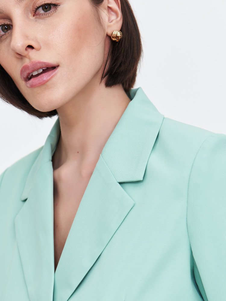 Krótki dwurzędowy żakiet w kolorze miętowym 