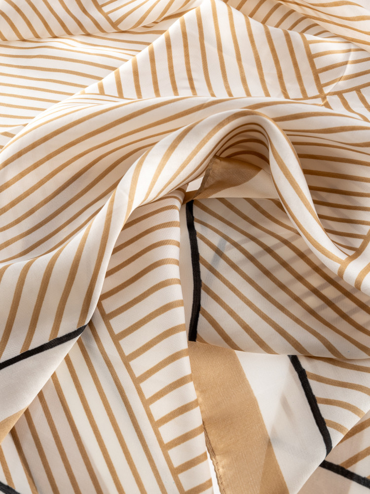 Beżowa apaszka w paski 